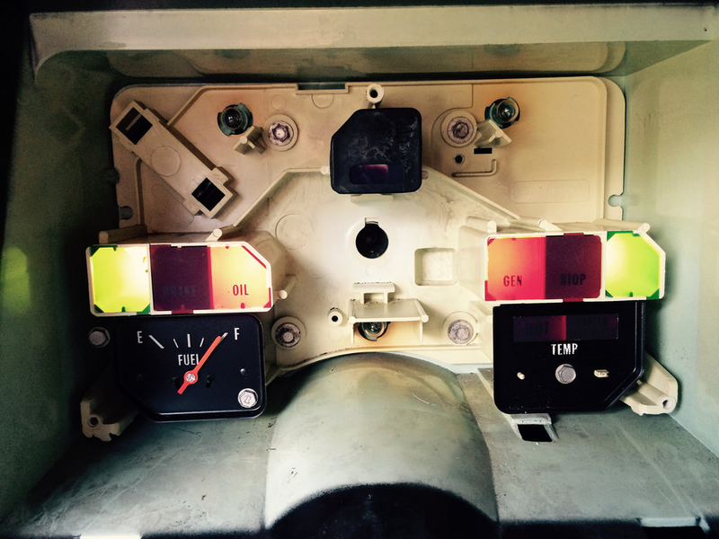 Illustration for article titled Here's what is behind the speedometer in an old car...